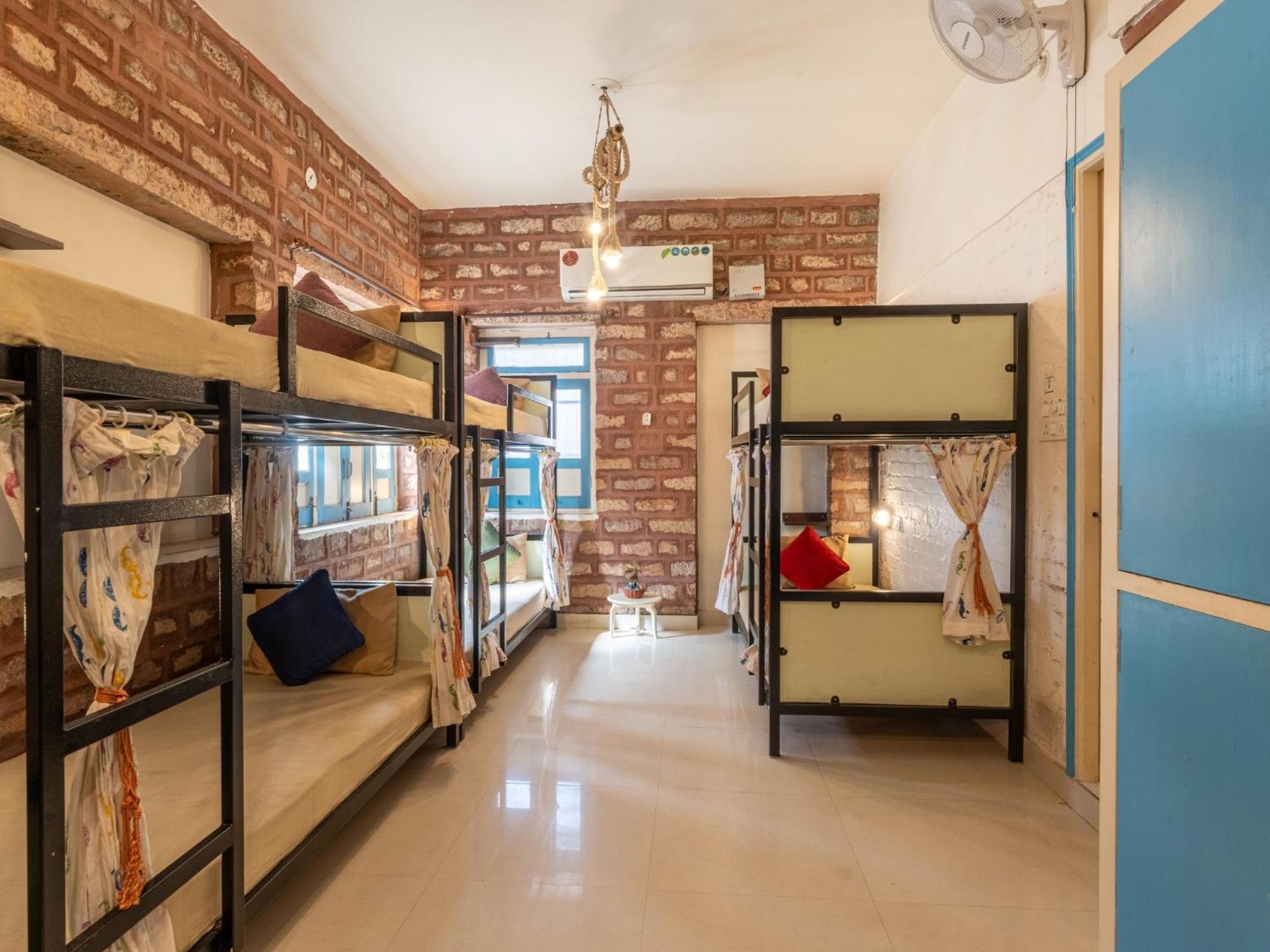 Moustache Jodhpur Hostel Джодпур Екстериор снимка