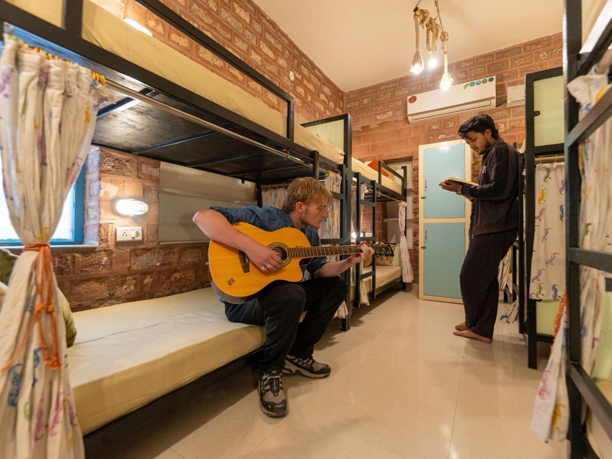 Moustache Jodhpur Hostel Джодпур Екстериор снимка