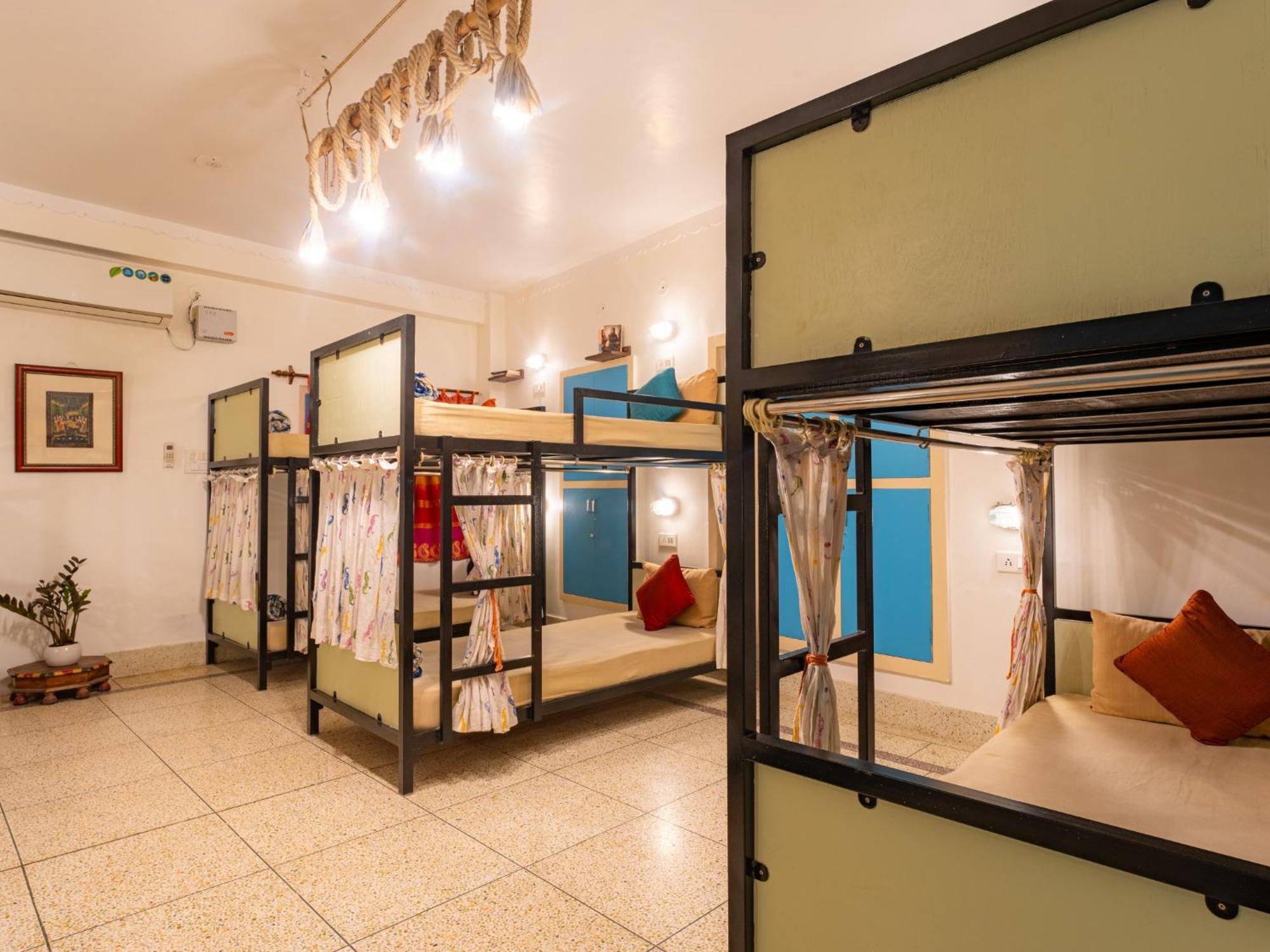 Moustache Jodhpur Hostel Джодпур Екстериор снимка