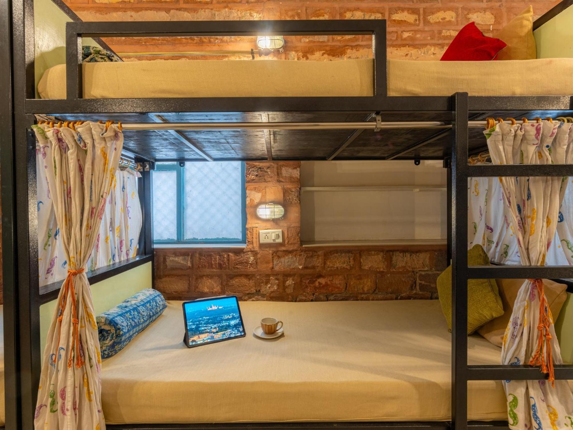 Moustache Jodhpur Hostel Джодпур Екстериор снимка